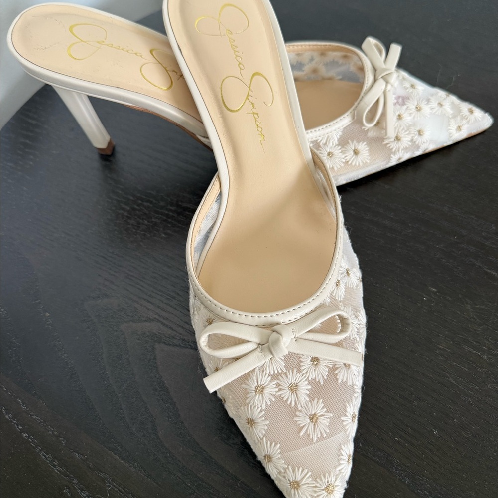 Jessica Simpson White Floral Heels